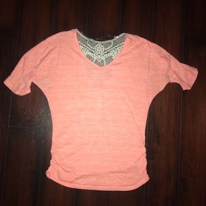 Spring ready, beautiful top w/ lace detail on back